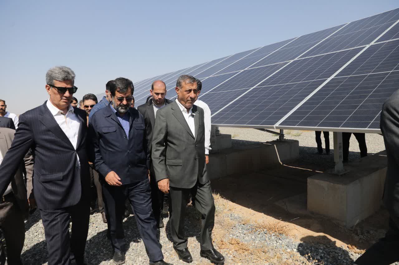 پنج نیروگاه‌ خورشیدی در قم افتتاح شد